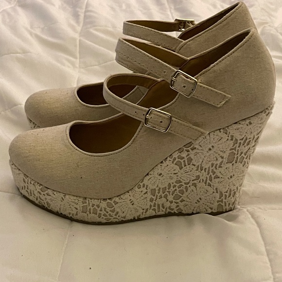 Lace Wedges - Picture 4 of 5